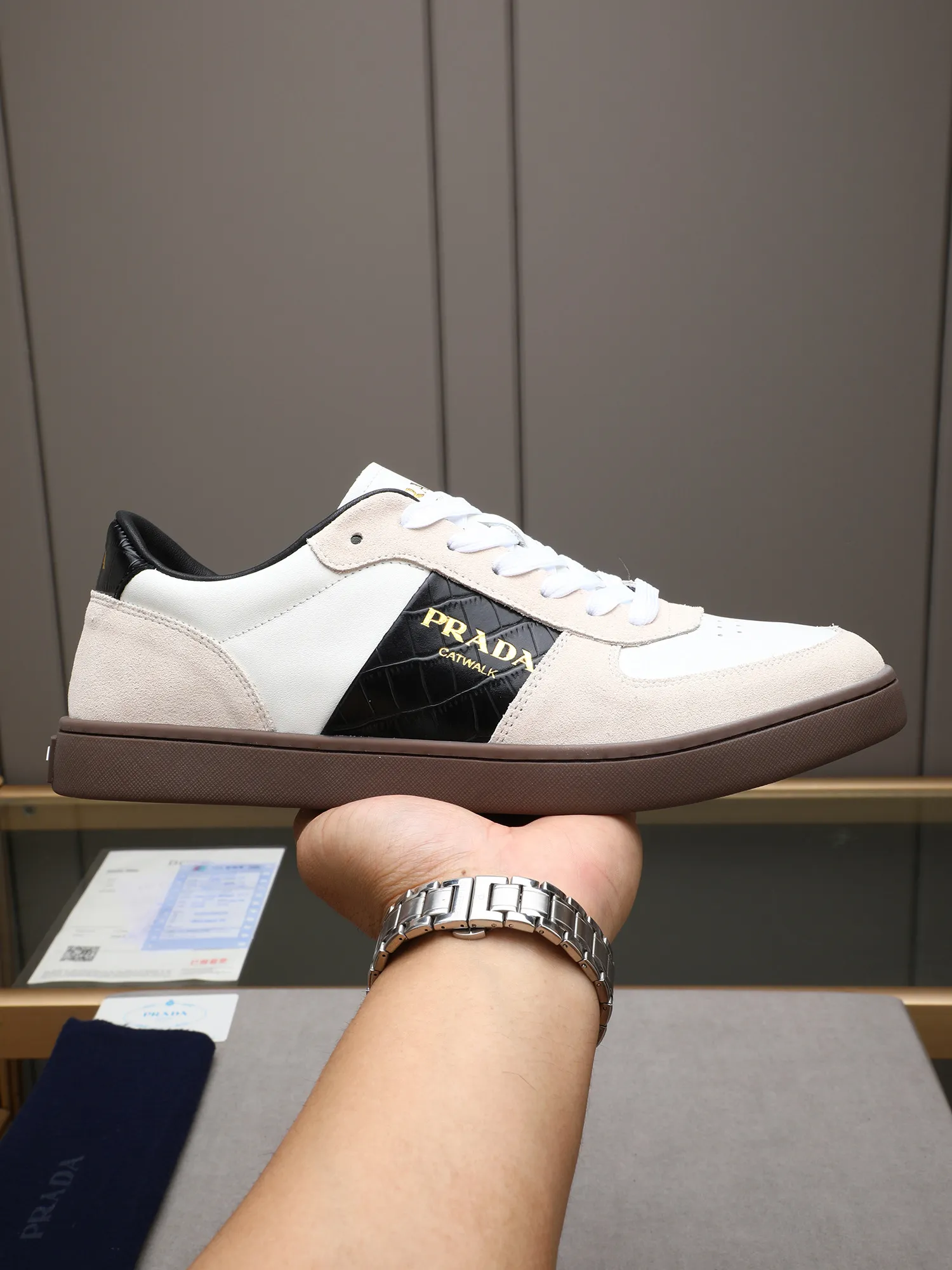 Men's shoes💰420💰 Brand: PRADA (Prada) Standard code: Men's code 38–44 (45 can be customized) Material: Original cowhide, breathable sheep lining Special outsole Style category: Men's fashionable casual sneakers Low-key luxury! Color: actual picture color